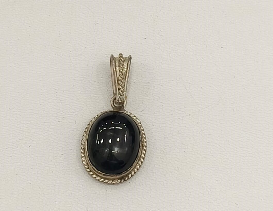 12.20/GM BLACK STAR SILVER PENDANT (525.00)