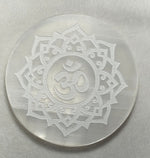 Load image into Gallery viewer, SELENITE CHARGING ROUND PLATE OM 1